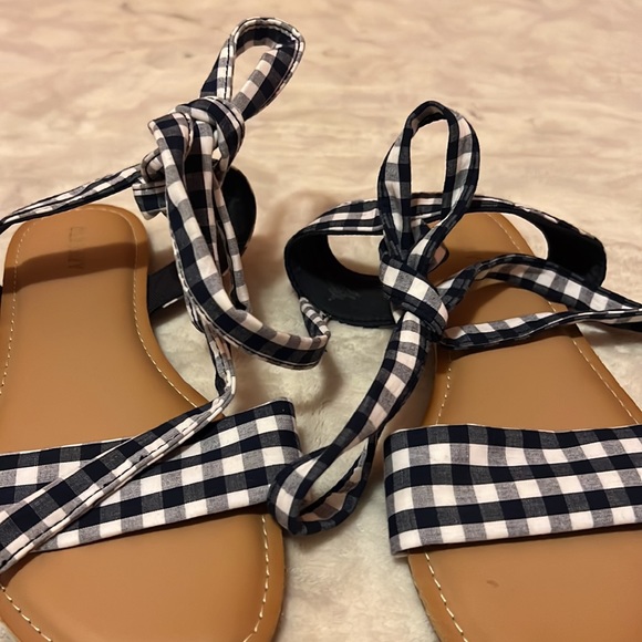 gingham ties shoes - Picture 2 of 2